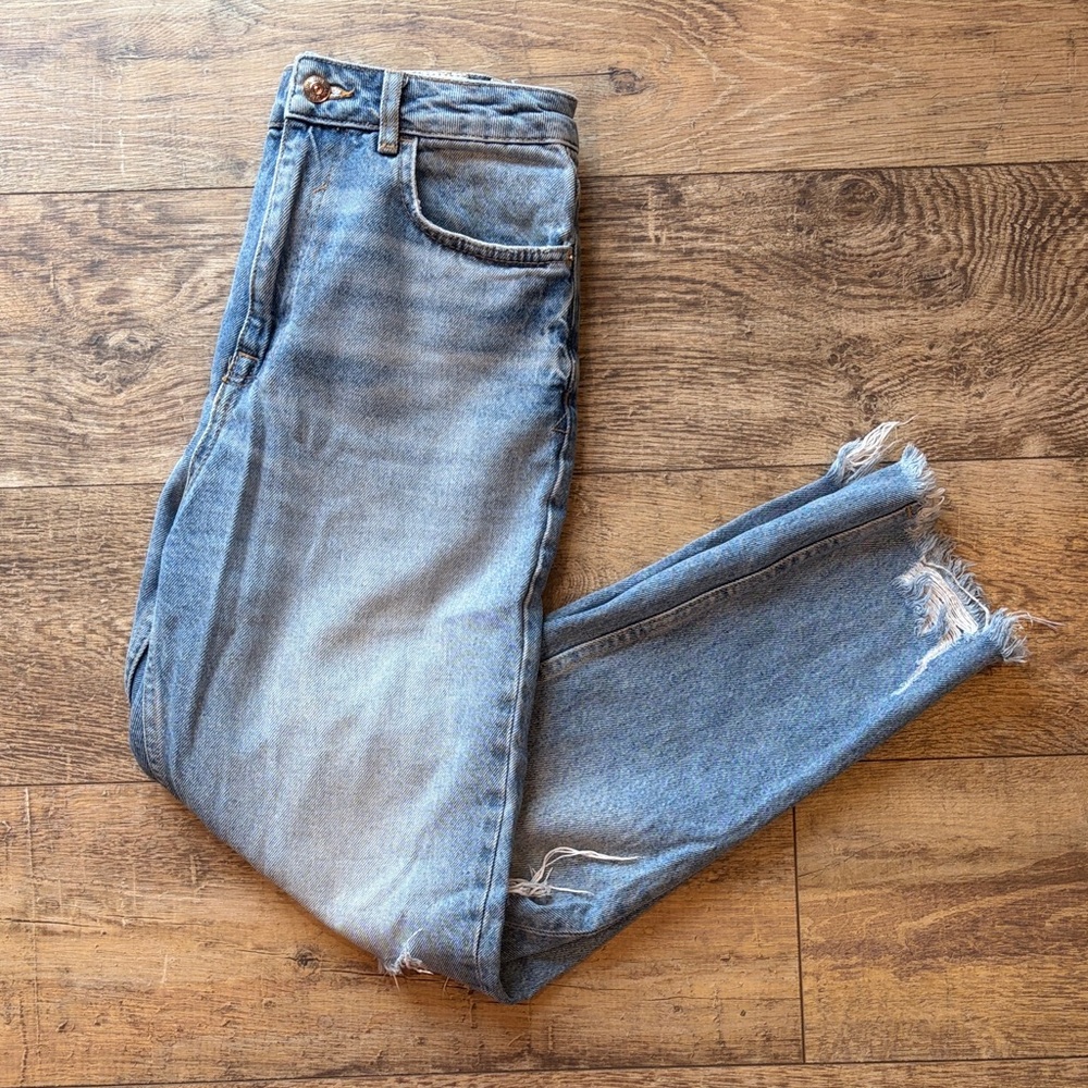 Distressed ZARA high rise Blue Jeans